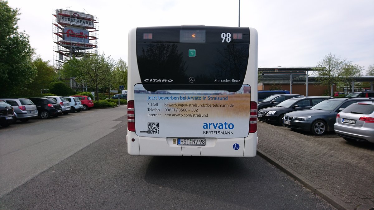 ....Stadtwerke Stralsund HST NV 98 am strelapark der Citaro der Stadtwerke und seiner Werbung für Arvato Stralsund Mai 2018 