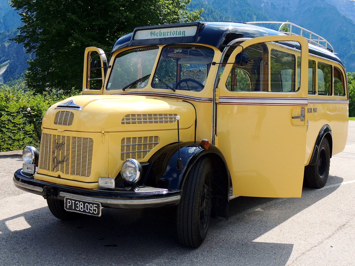 STEYR380a Postbus;(Bj.Mitte 1950; 25Sitz-, 4Stehpl) wurde für eine Geburtsfahrt gebucht; 140809
