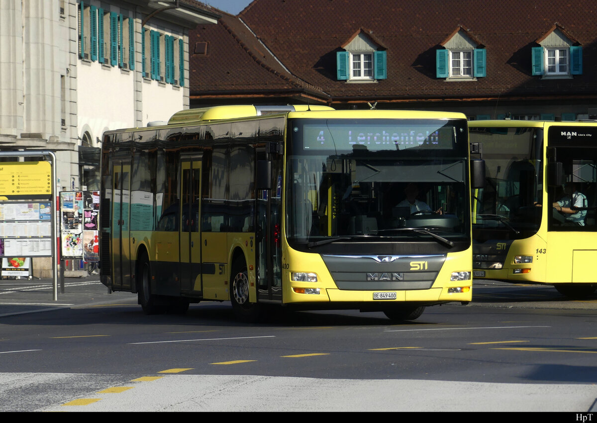 STI - MAN Lion`s City Nr.400 unterwegs vor dem SBB Bahnhof Thun am 14.05.2022