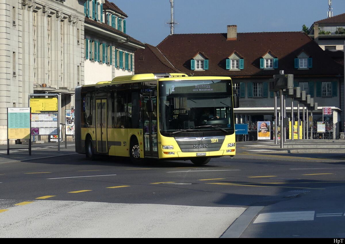 STI - MAN Lion`s City Nr.700 unterwegs vor dem SBB Bahnhof Thun am 14.05.2022