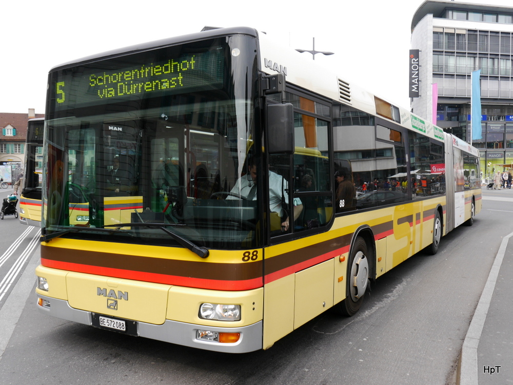 STI - MAN  Nr.88  BE  572088 bei den Bushaltestellen vor dem Bahnhof Thun am 15.03.2014
