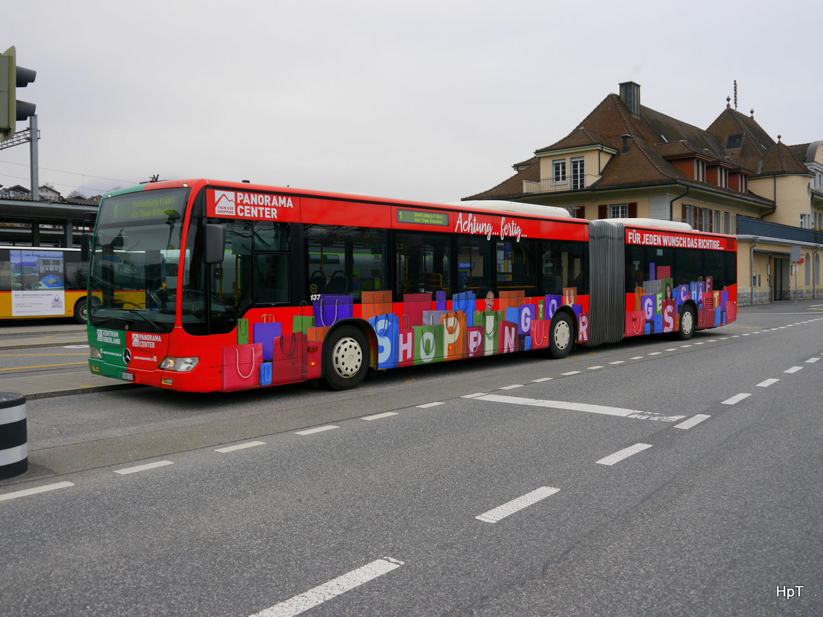 STI - Mercedes Citaro  Nr. 137  BE 801137 bei den Bushaltestellen beim Bahnhof Spiez am 25.02.2018