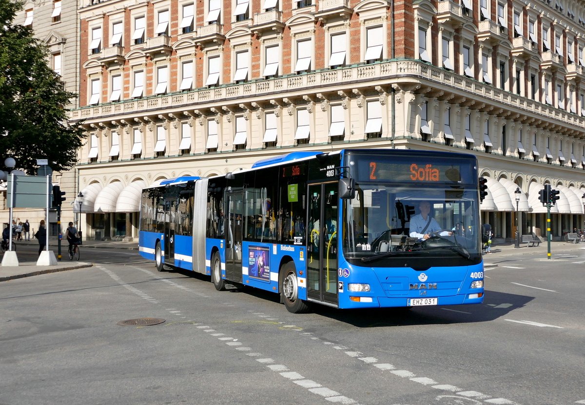 Storstockholms Lokaltrafik -SL, MAN Lion's City G, '4003' (EHZ 031) der Linie 2 in Stockholm im August 2017.