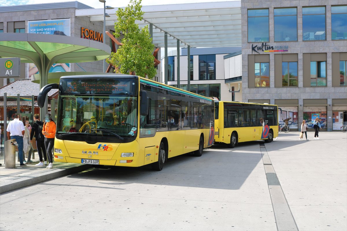 Stroh Bus MAN Lions City mit Göppel Maxi Train am 04.09.20 in Hanau Freiheitsplatz