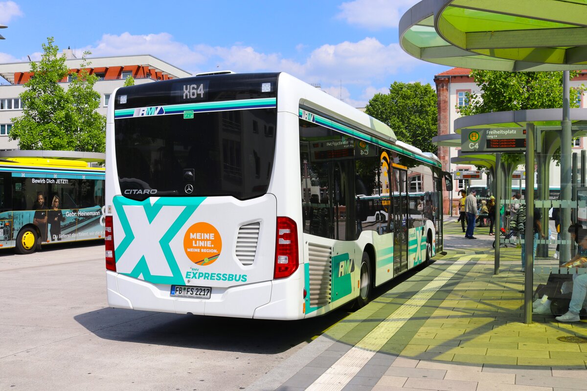 Stroh Bus Mercedes Benz Citaro 2 Ü als RMV Schnellbus am 07.06.24 in Hanau Freiheitsplatz