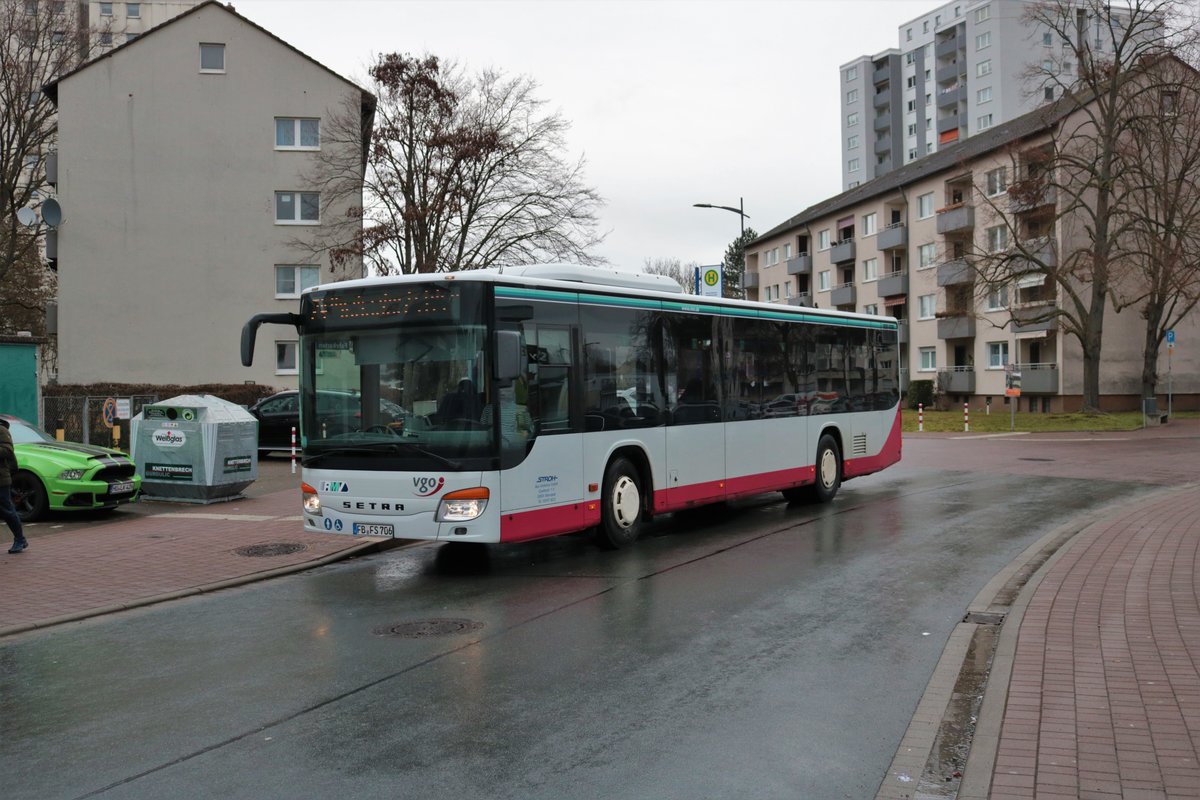 Stroh Bus Setra Überlandbus fährt zur Zeit beim Stadtverkehr Maintal. Hier zu sehen am 26.02.21 auf der Linie 24 in Maintal Bischofsheim