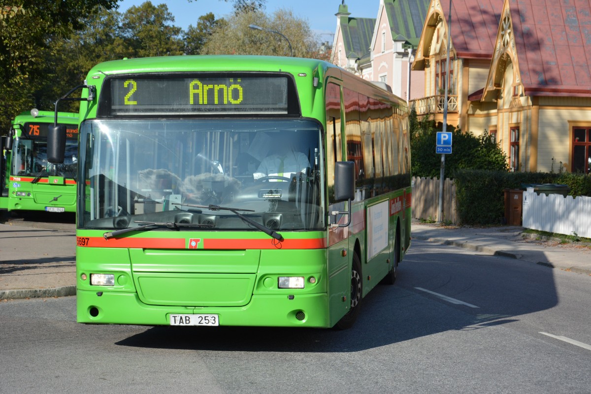 TAB 253 (Volvo 8500) fährt am 18.09.2014 auf der Linie 2. Aufgenommen am Busbahnhof Nyköping.
