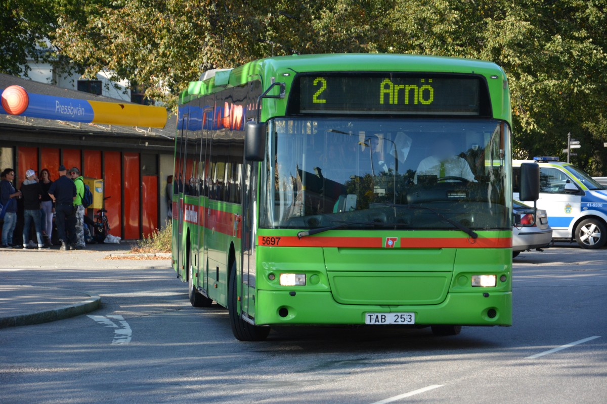 TAB 253 (Volvo 8500) fährt am 18.09.2014 auf der Linie 2. Aufgenommen am Busbahnhof Nyköping.
