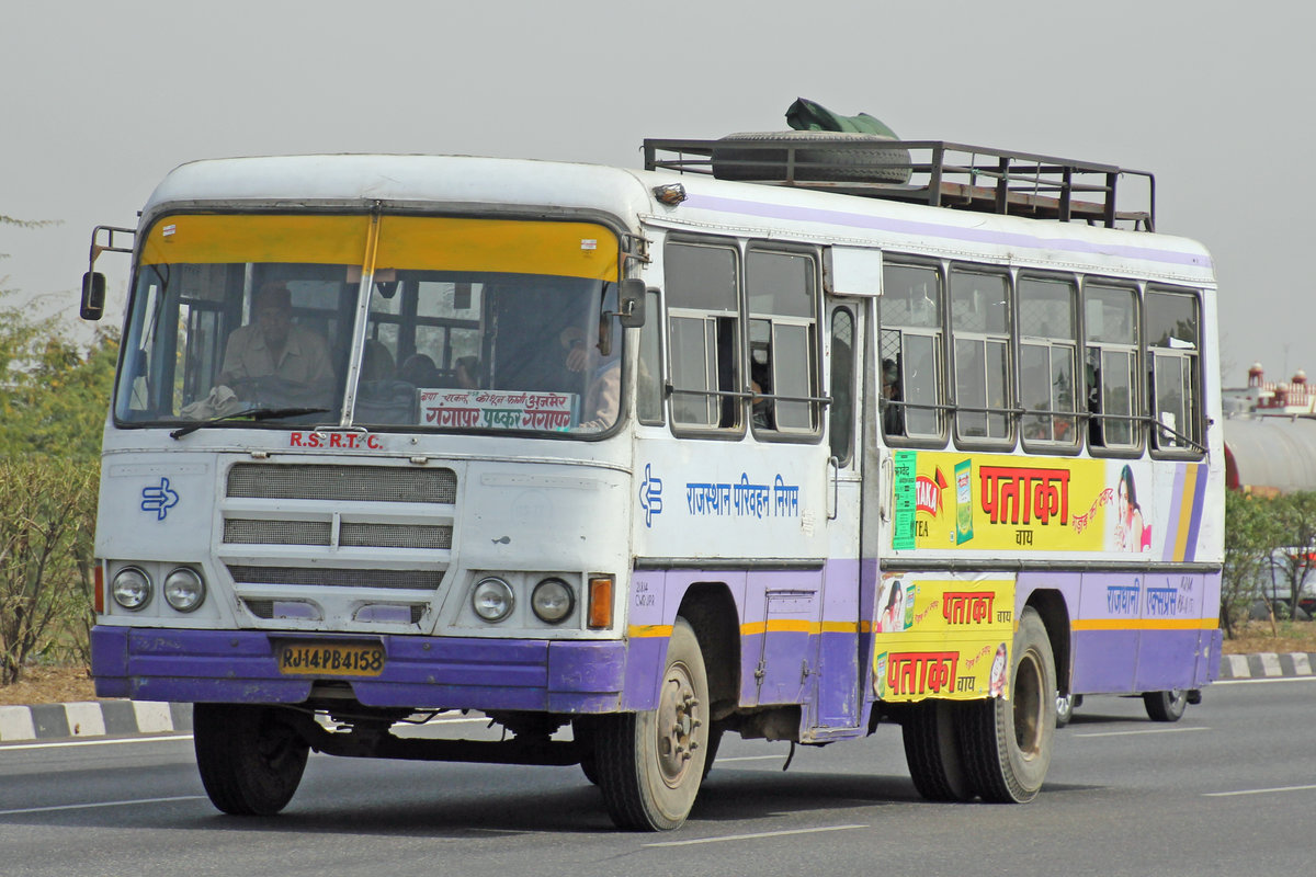 Tata, 17.Februar 2017, Jaipur Kishangarh Expressway, Rajasthan, Indien.