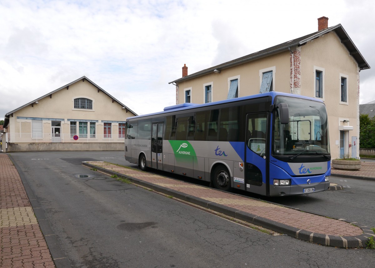 TER-Auvergne, Keolis Nord-Allier (eine SNCF-Tochter), IVECO Irisbus (AT-056-CM)

2014-07-21 Montluçon