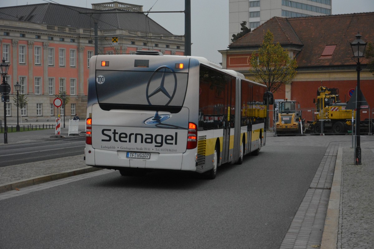 TF-VG 107 ist am 25.10.2014 für die VIP unterwegs. Grund dafür ist der SEV zwischen Platz der Einheit und E.-C.-Straße. Aufgenommen am Landtag (Mercedes Benz O530).
