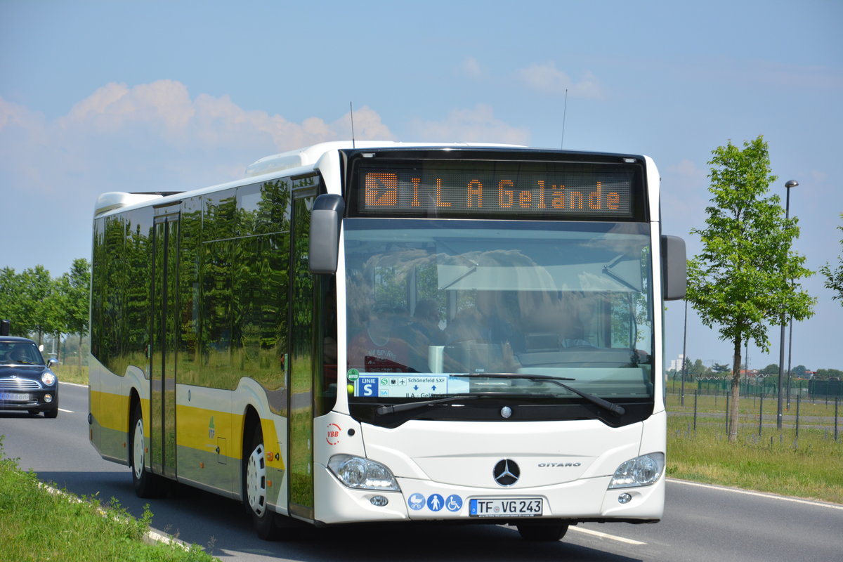 TF-VG 243 fährt am 04.06.2016 für die ILA auf der Shuttle-Linie  S . Aufgenommen wurde ein Mercedes Benz Citaro II Ü der VTF.
