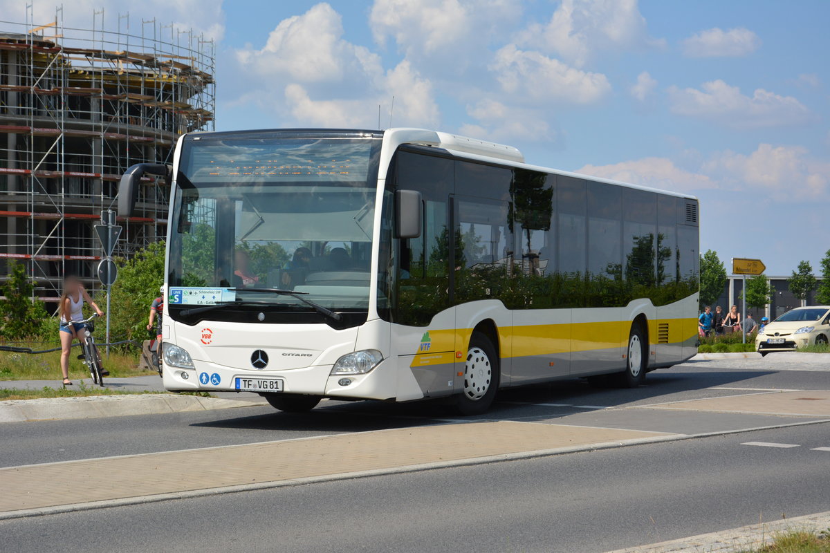 TF-VG 81 fährt am 04.06.2016 für die ILA auf der Shuttle-Linie  S . Aufgenommen wurde ein Mercedes Benz Citaro II Ü der VTF.