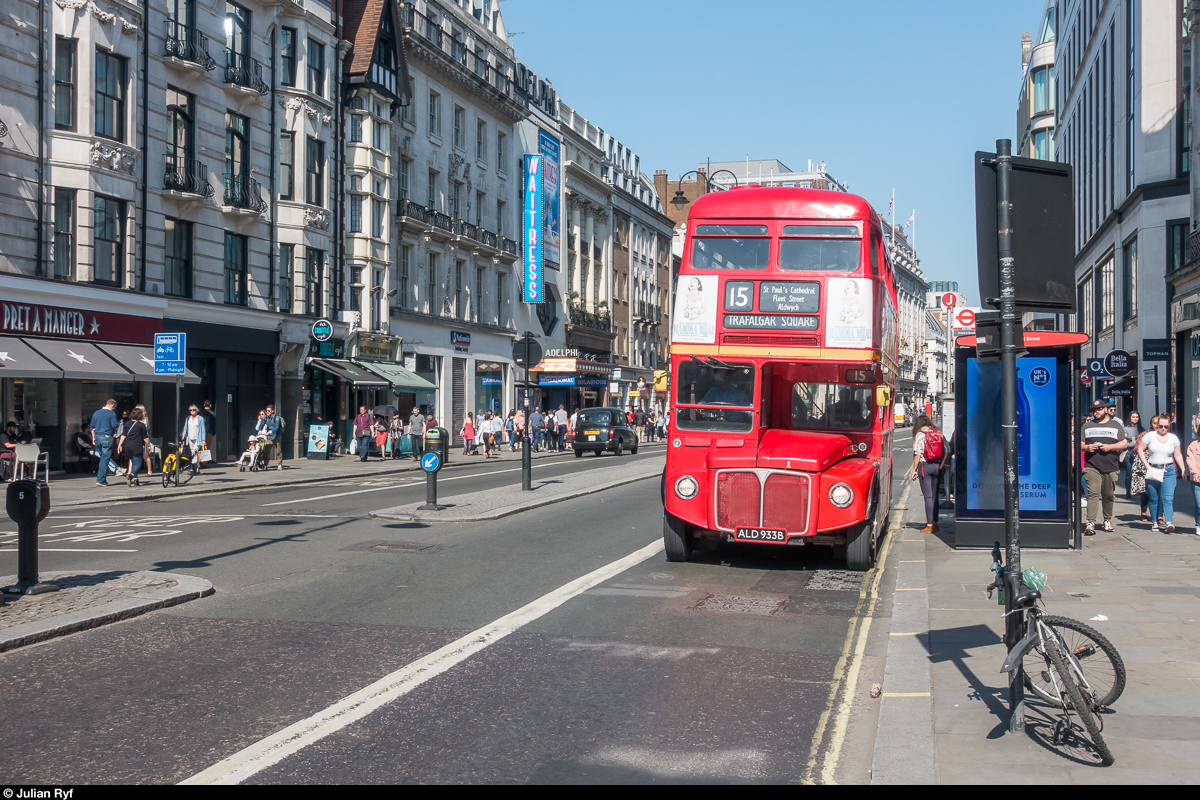 TfL Stagecoach London AEC Routemaster auf der Heritage Line 15 am 20. April 2019 am Strand.