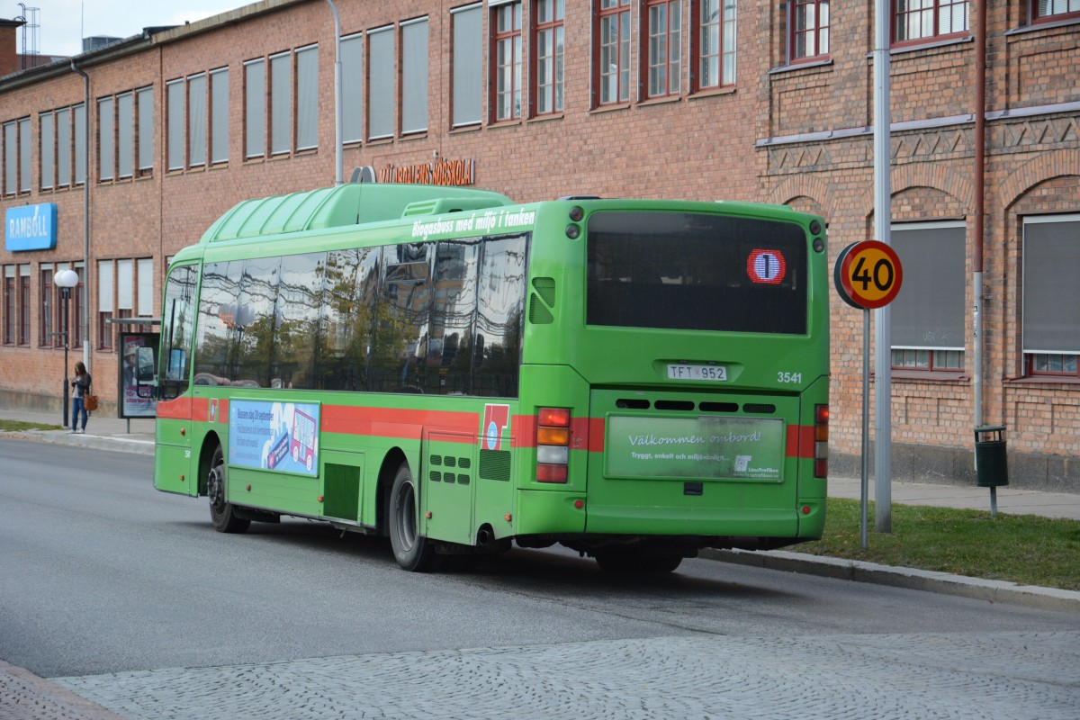 TFT 952 (Volvo 8500 CNG) am Bahnhof Eskilstuna am 17.09.2014.
