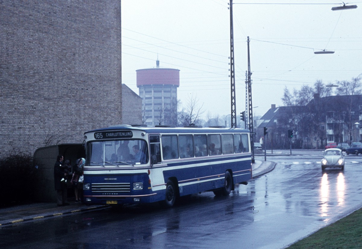 Therkildsens Ruter Buslinie 165 (Leyland/DAB) Jægersborg, Jægersborg Allé am 29. Dezember 1973. 