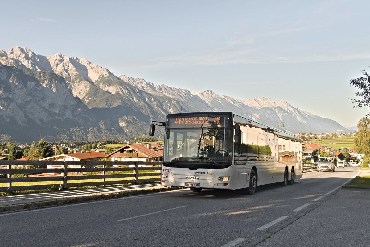 Tirol: Die Linie 4162 ist in Axams wegen Bauarbeiten umgeleitet, hier in der Olympiastraße (BD-15390). Aufgenommen 26.8.2020.