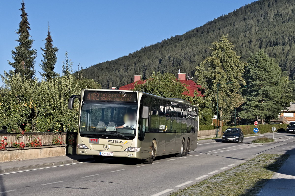 Tirol: Die Linie 4162 ist in Axams wegen Bauarbeiten umgeleitet, hier in der Kögelestraße (BD-13537). Aufgenommen 26.8.2020.