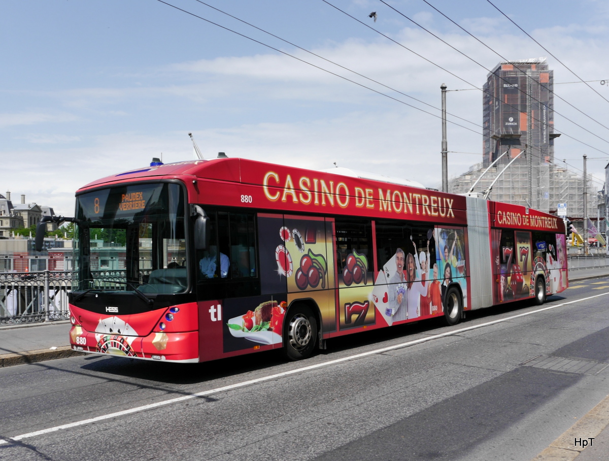 TL Lausanne - Hess Trolleybus Nr.880 unterwegs auf der Linie 8 in der Stadt Lausanne am 14.06.2015