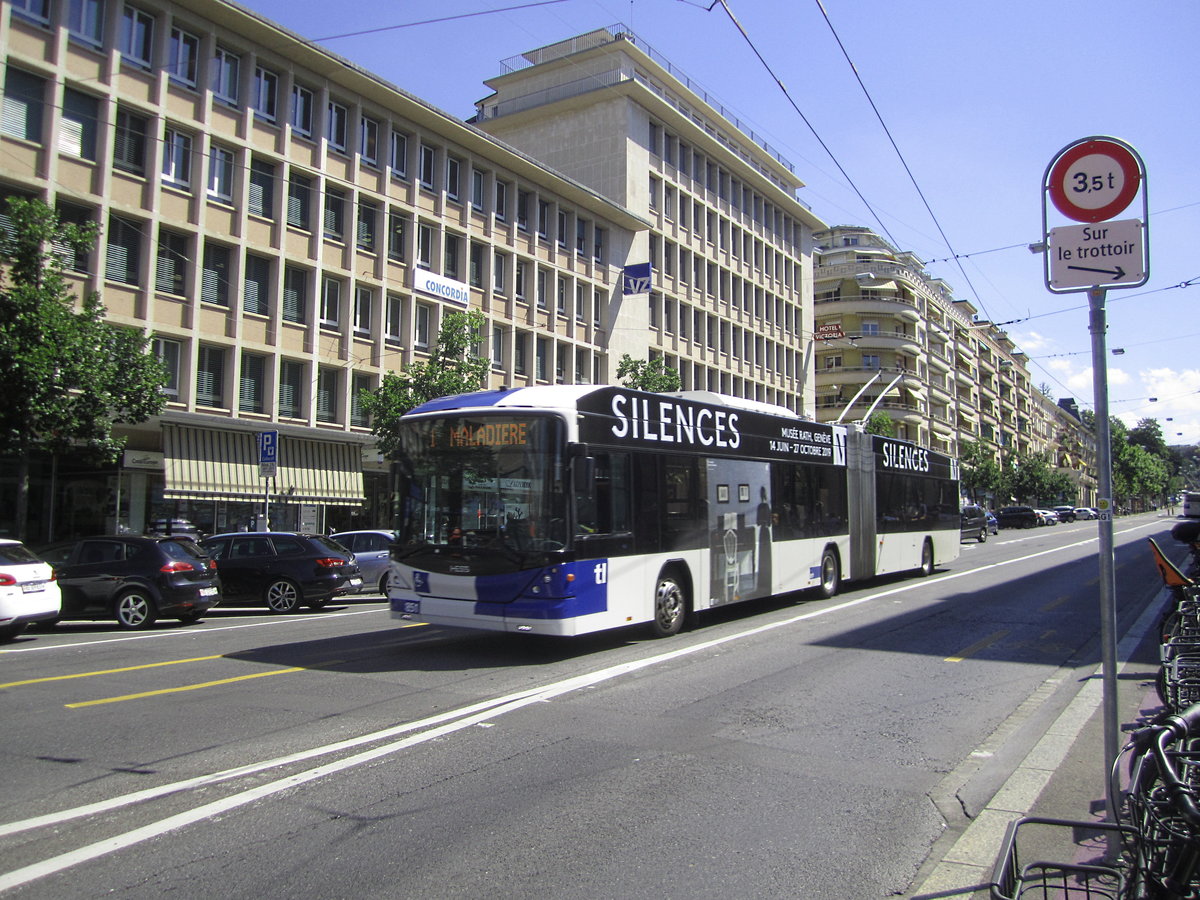 tl Nr. 851 (Hess Swisstrolley 3 BGT-N2C) am 30.7.2019 beim Bhf. Lausanne