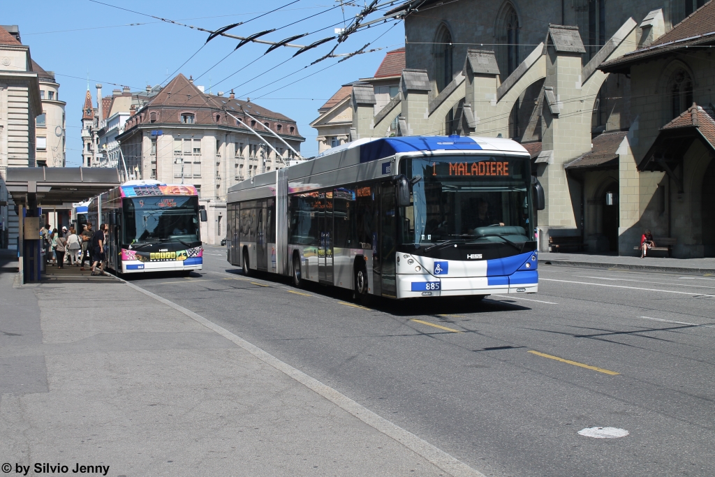 tl Nr. 863 ''Métro'' (Swissrolley 3) und Nr. 885 (Swisstrolley 4) am 15.6.2014 in Lausanne, St-François