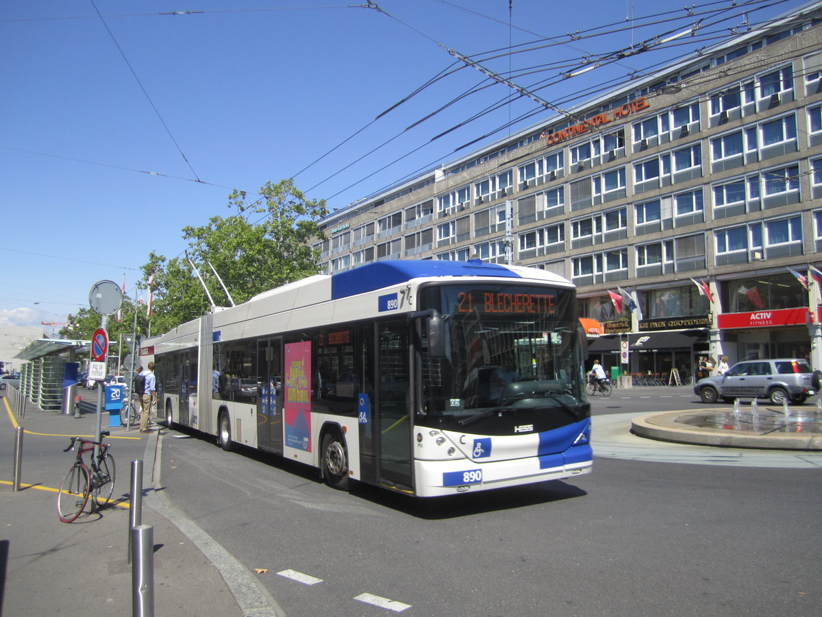 tl Nr. 890 (Hess Swisstrolley 4 BGT-N2D) am 30.7.2019 beim Bhf. Lausanne