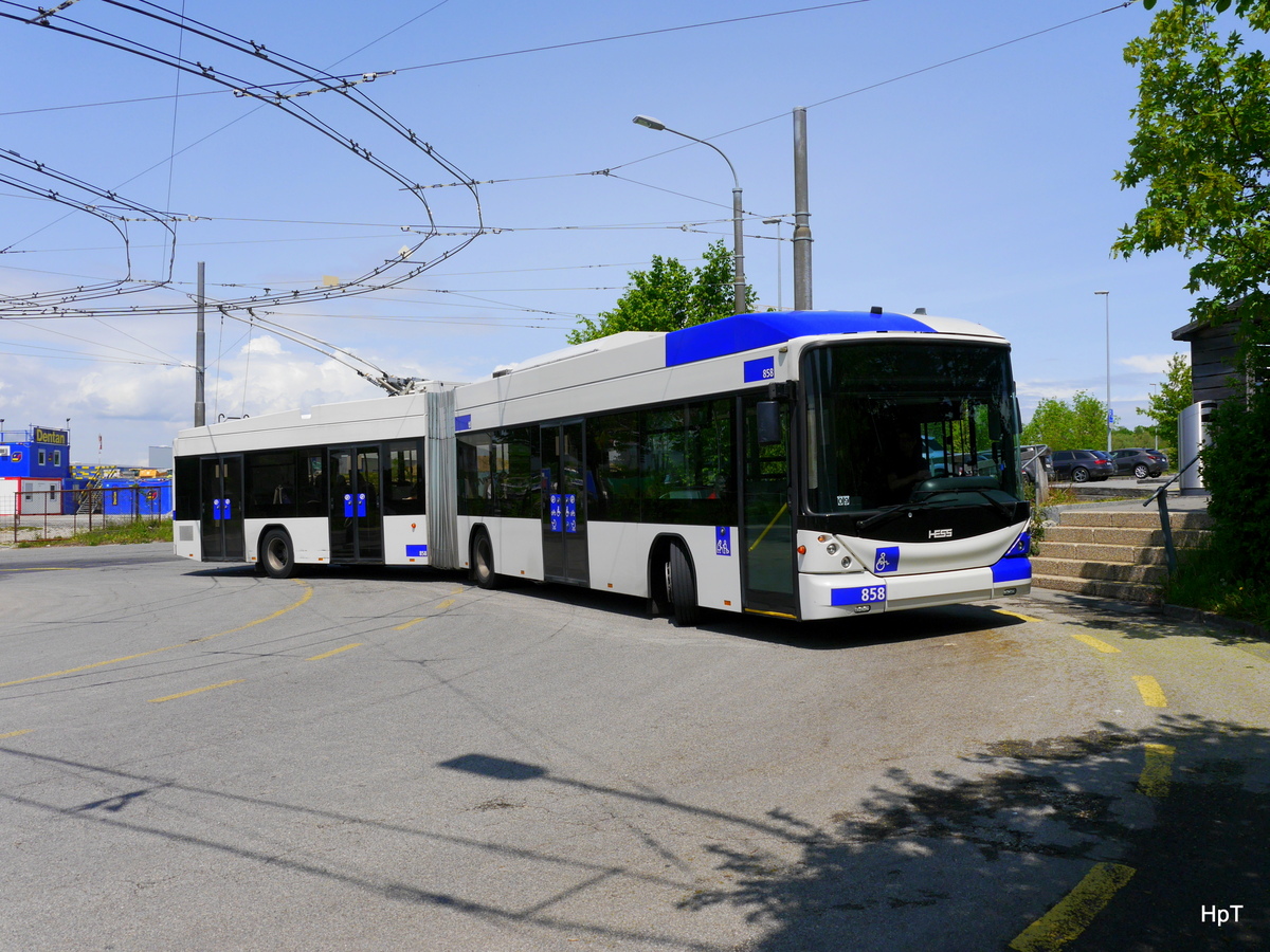 TL - Trolleybus Nr.858 unterwegs auf der Linie 21 in der Stadt Lausanne am 10.05.2016