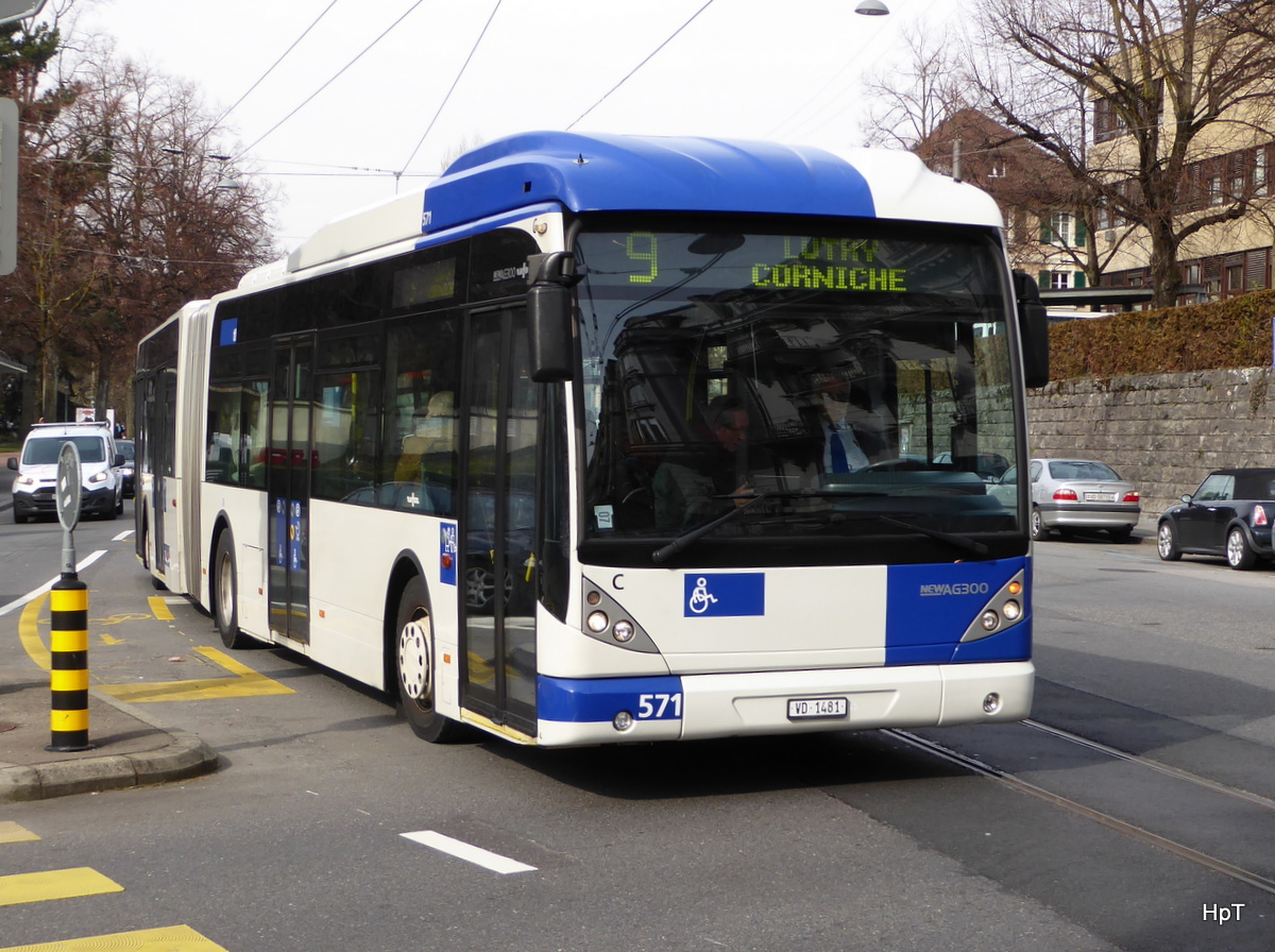 TL - VanHool  Nr.571  VD  1481 unterwegs auf der Linie 9 in Lausanne am 