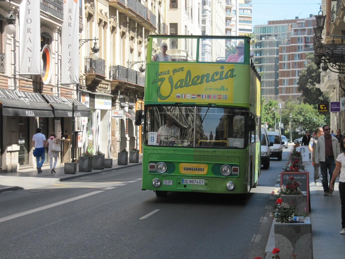 Touristibus (Atlantean) am 15.04.2014 im Stadtzentrum von Valencia auf  Ruta B 