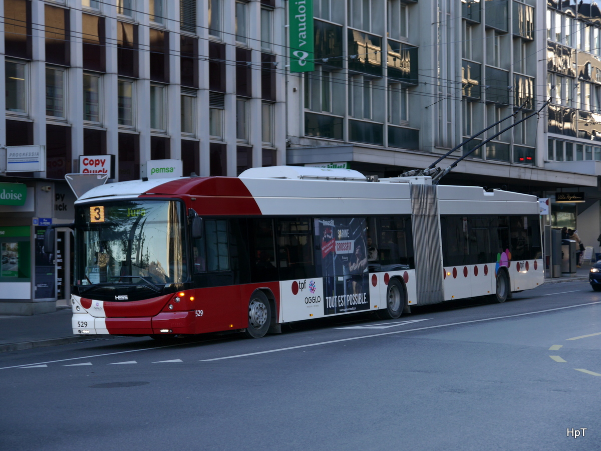 tpf - Hess Trolleybus Nr.529 unterwegs in der Stadt Freiburg am 07.12.2017