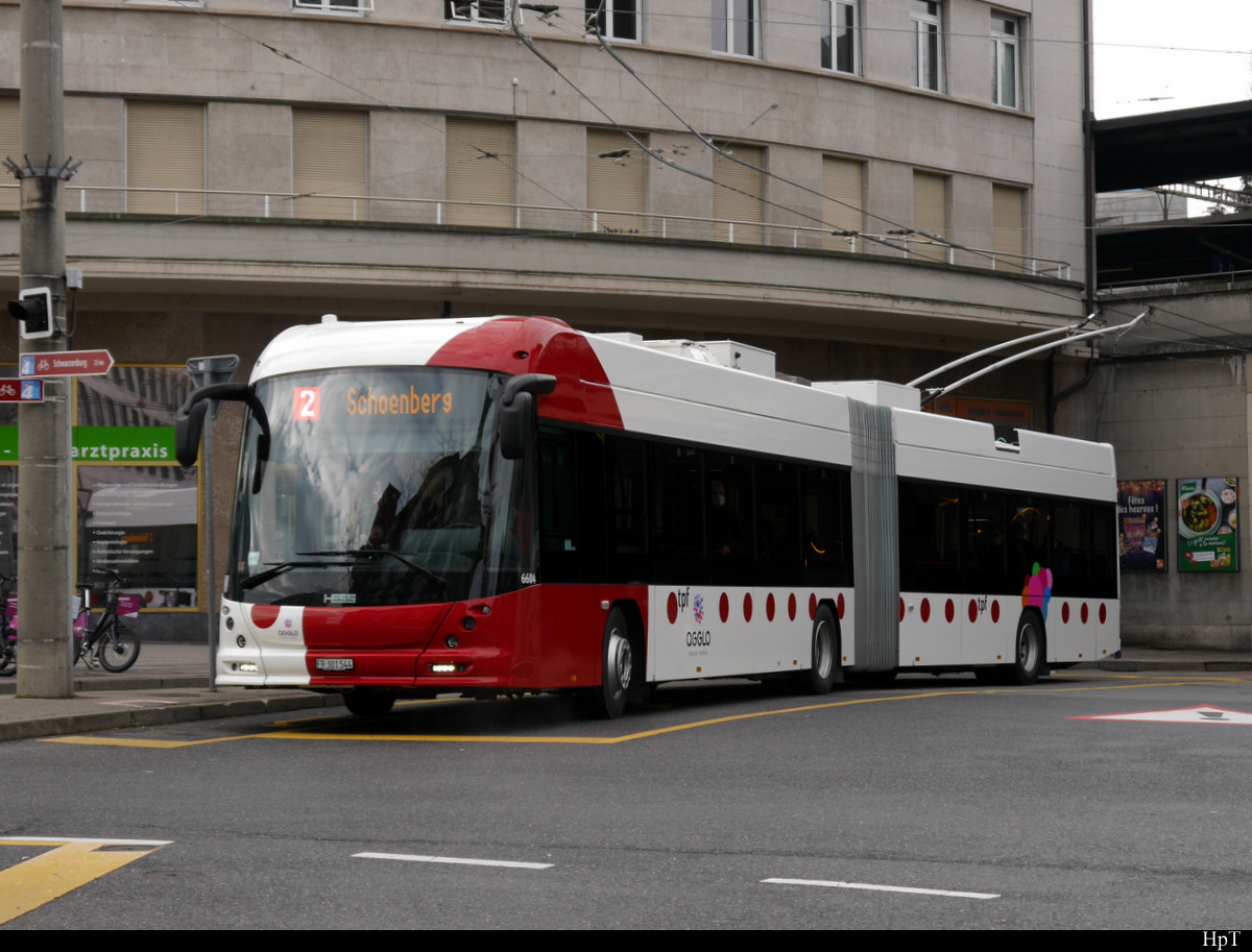 tpf - Hess Trolleybus Nr.6604  FR 301544 unterwegs auf der Linie 2 in der Stadt Freiburg am 19.12.2020