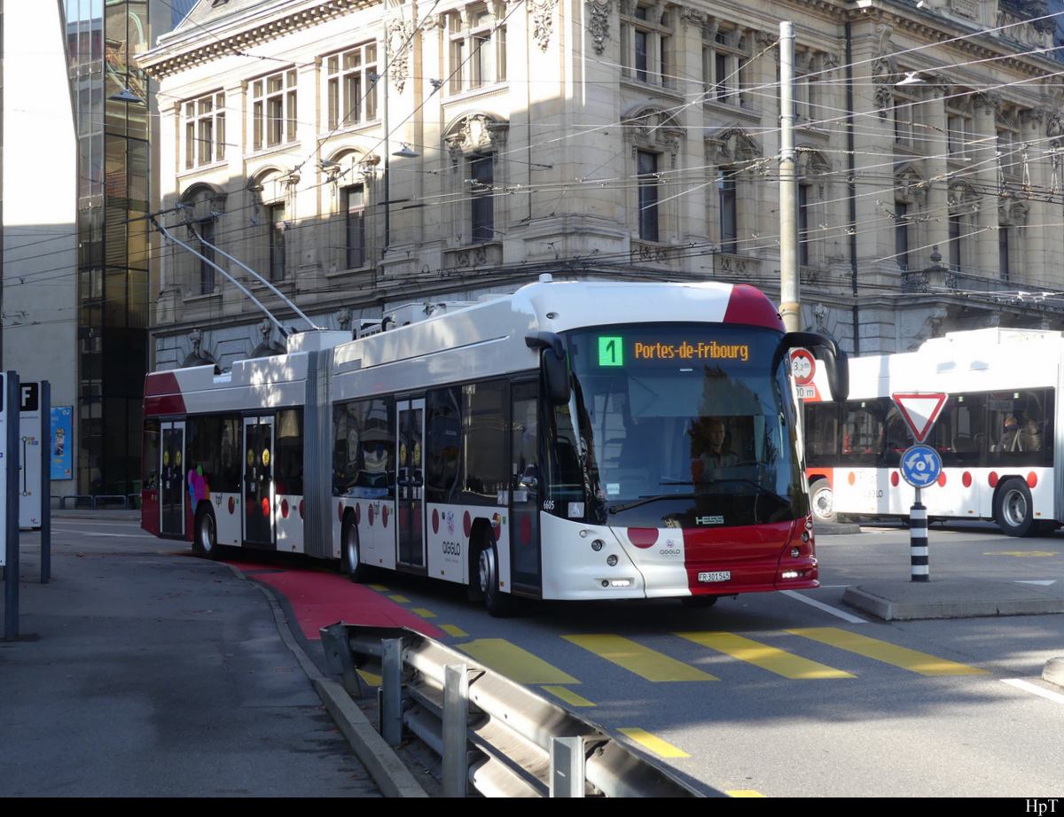 tpf - Hess Trolleybus Nr.6605 unterwegs in der Stadt Freiburg am 29.10.2021