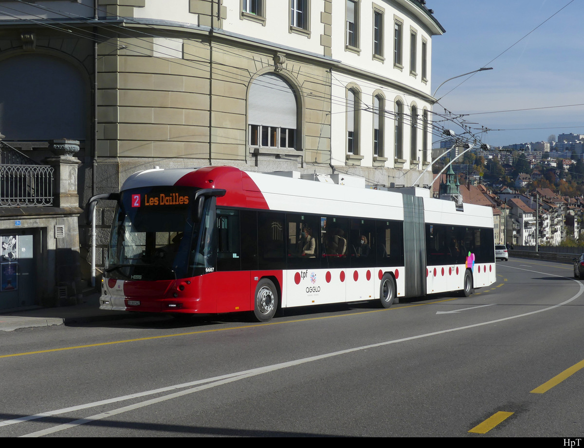 tpf - Hess Trolleybus Nr.6607 unterwegs in der Stadt Freiburg am 29.10.2021