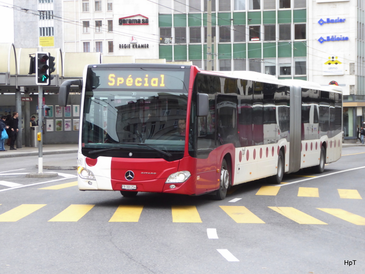 tpf - Mercedes Citaro  Nr.123  FR  300254 unterwegs in der Stadt Freiburg bei den Haltestellen vor dem Bahnhof in Freiburg am 11.11.2017
