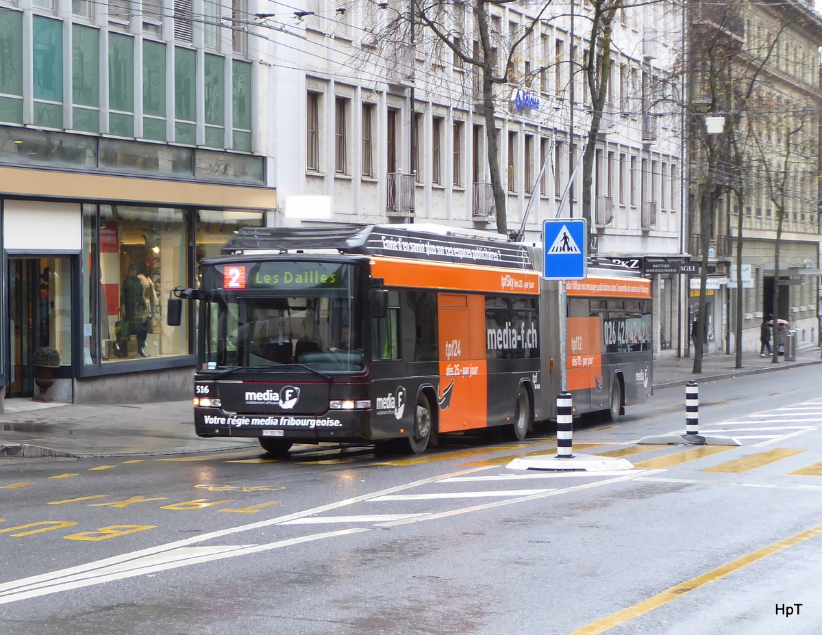 tpf - Trolleybus 516 unterwegs in der Stadt Freiburg am 11.11.2017