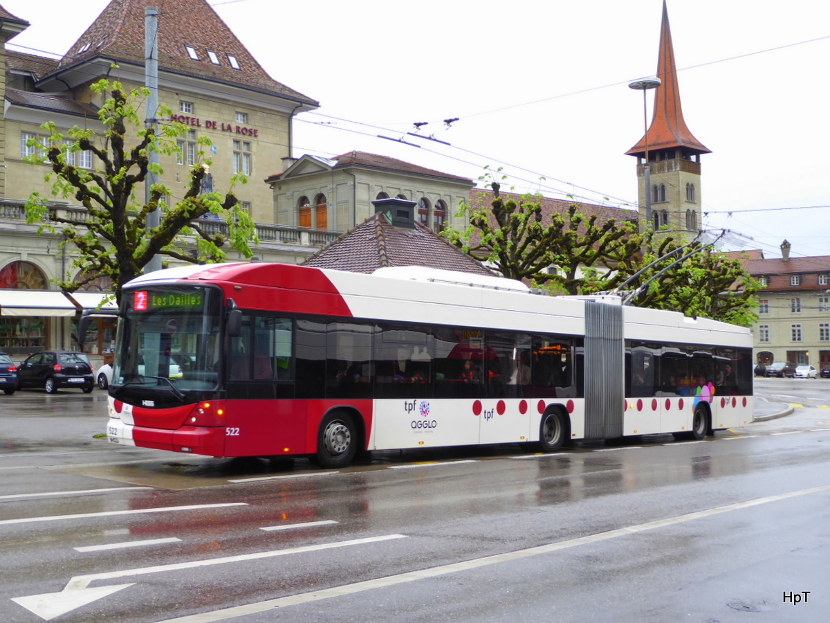 tpf - Trolleybus Nr.522  unterwegs auf der Linie 2 in der Stadt Fribourg am 10.05.2016