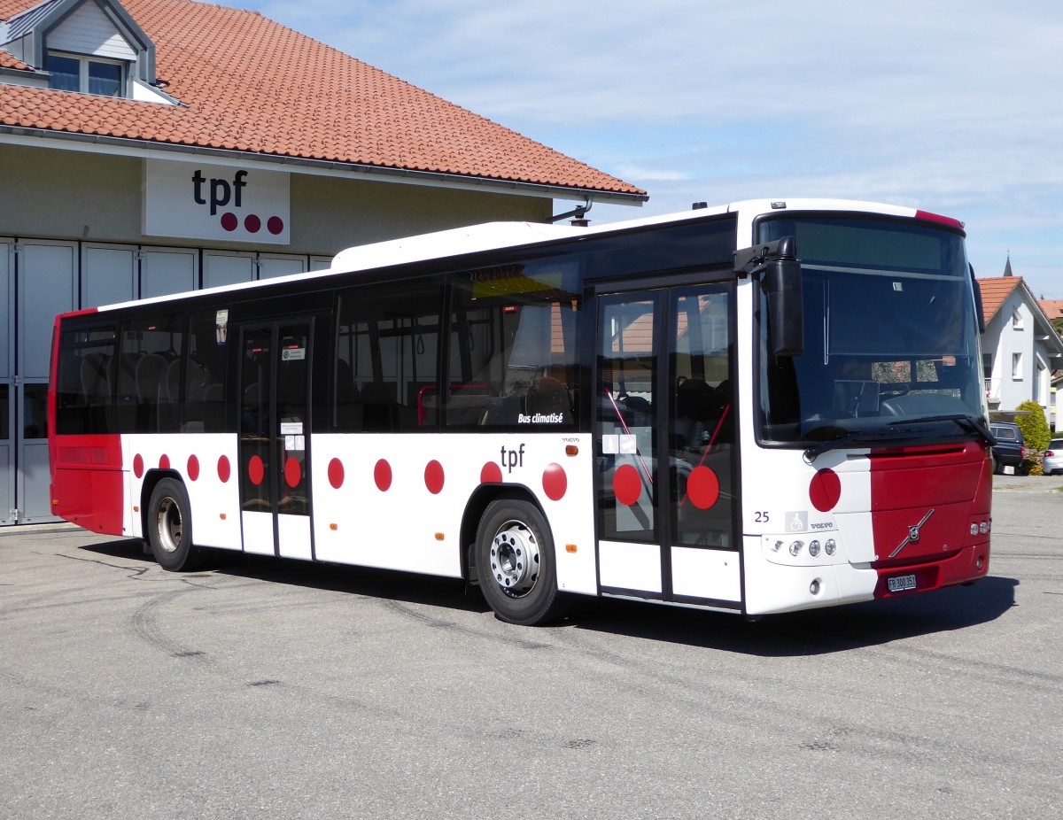 tpf - Volvo 8700 Nr.25  FR 300351 in Heitenried am 12.09.2015
