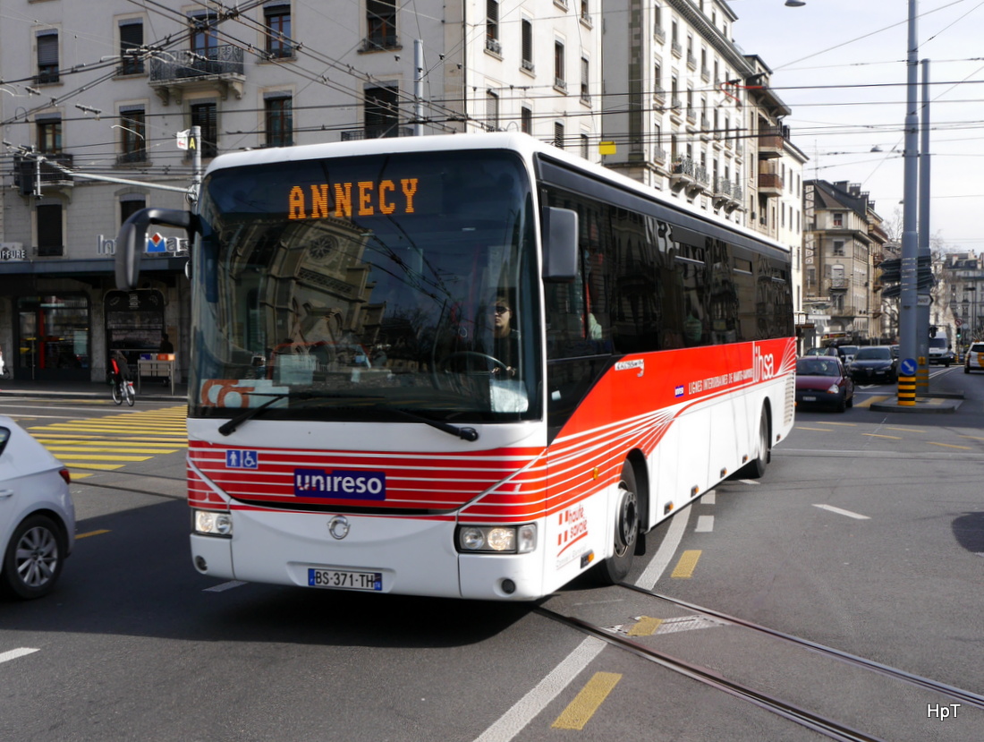TPG / libsa - Irisbus Crossway BS 371 TH unterwegs in der Stad Genf am 08.03.2015