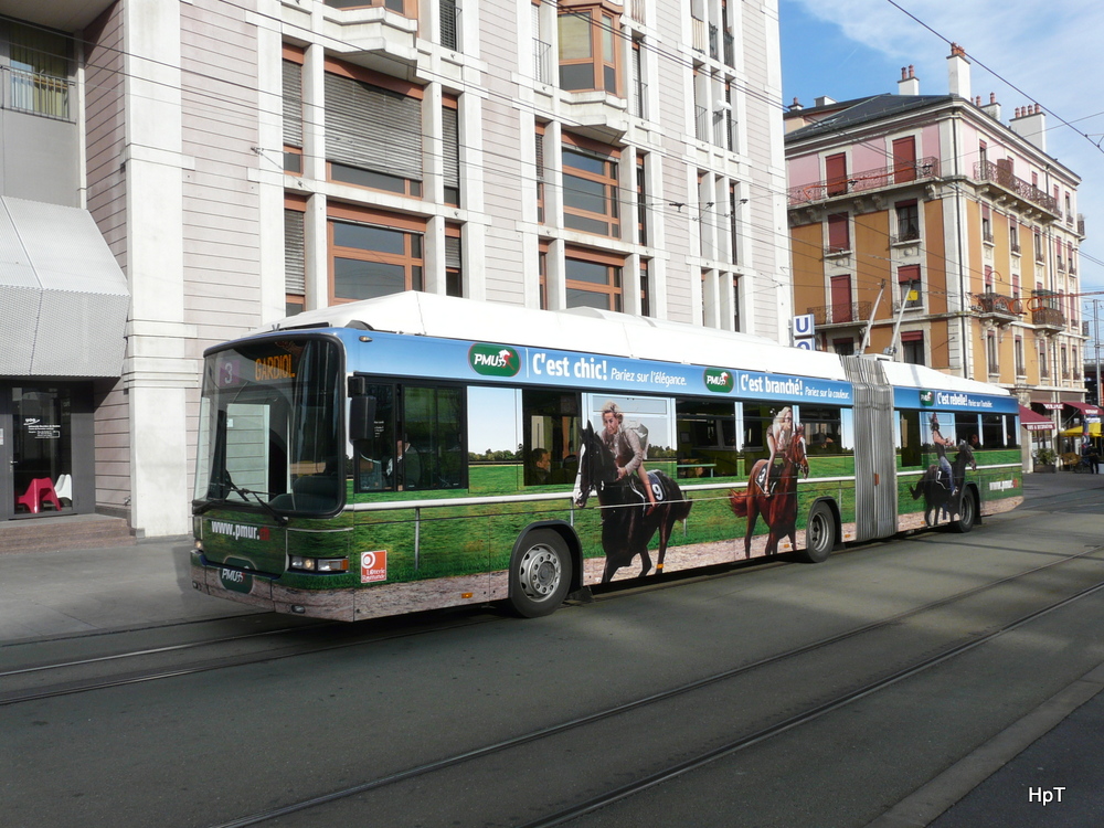 TPG - Hess-Trolleybus  Nr.766 unterwegs auf der Linie 3 in der Stadt Genf am 11.01.2014