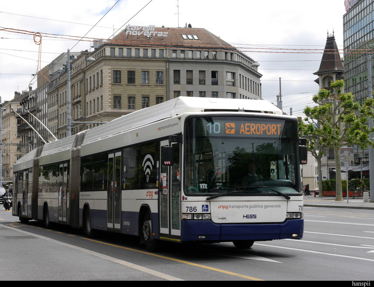 tpg - Hess Trolleybus  Nr.786 unterwegs in der Stadt Genf am 12.05.2020