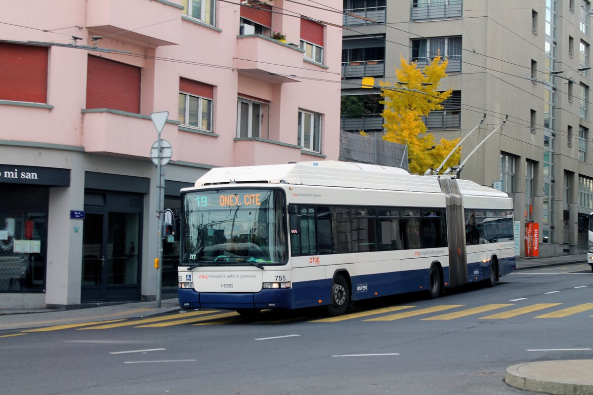 tpg Nr. 755 (Hess Swisstrolley 3 BGT-N2C) am 29.10.2025 in Genève, Lyon