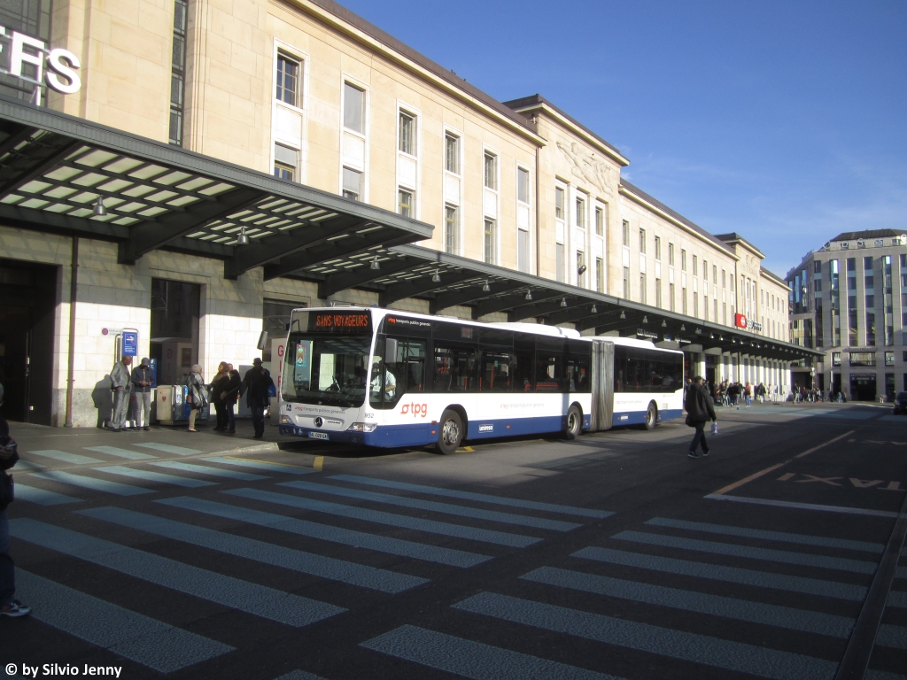 tpg/Gem'Bus? Nr. 952 (Mercedes Citaro Facelift O530G) am 28.10.2017 beim Bhf.Genf