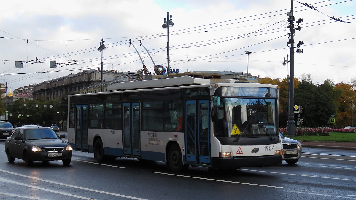 Trans-Alfa O-Bus Nr. 1330 in St. Petersburg am Moskauer Tor, 15.10.2017