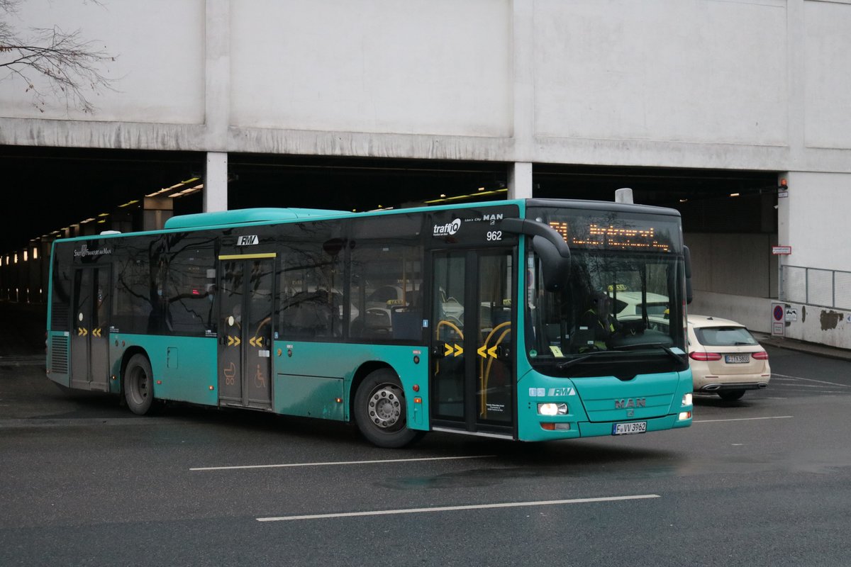 Transdev Rhein Main MAN Lions City Wagen 962 am 21.12.20 in Frankfurt am Main Nordwestzentrum