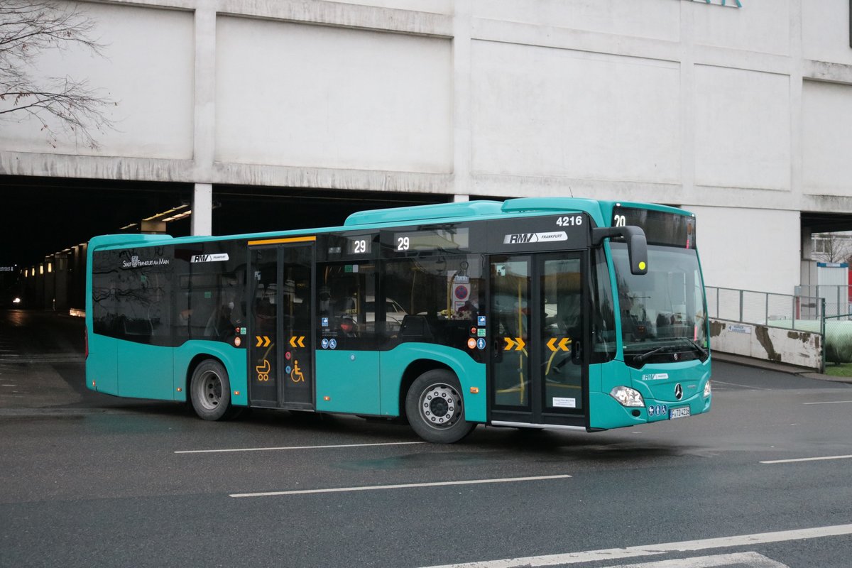 Transdev Rhein Main Mercedes Benz Citaro K Wagen 4216 am 21.12.20 in Frankfurt am Main Nordwestzentrum