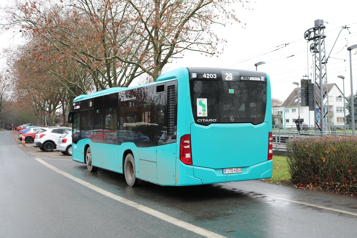 Transdev Rhein Main Mercedes Benz Citaro K Wagen 4203 am 21.12.20 in Frankfurt am Main Kalbach