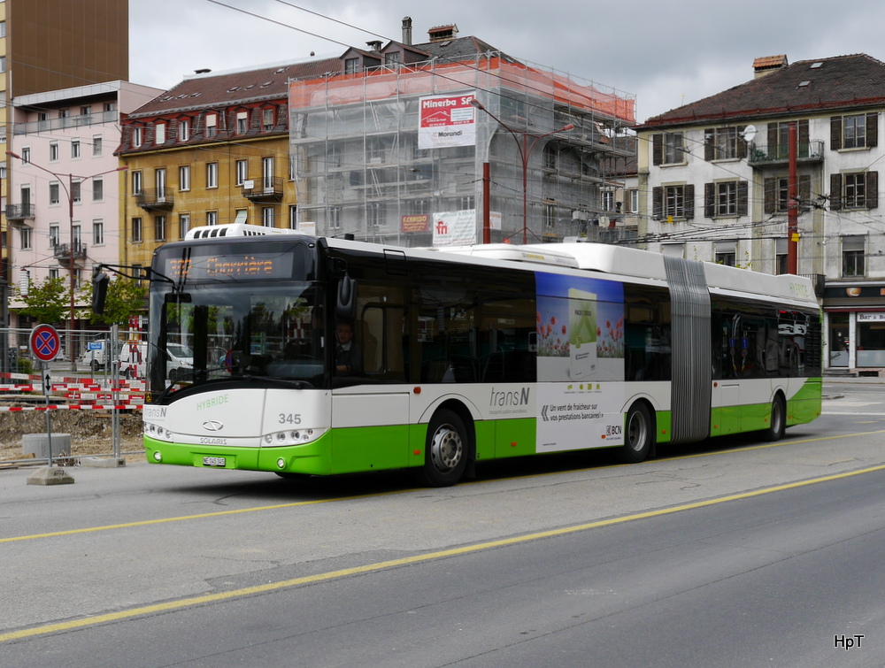 transN / La Chaux de Fonds - Solaris Hybrid Nr.345  NE 145345 unterwegs vor dem Bahnhof in La Chaux de Fonds am 16.05.2014