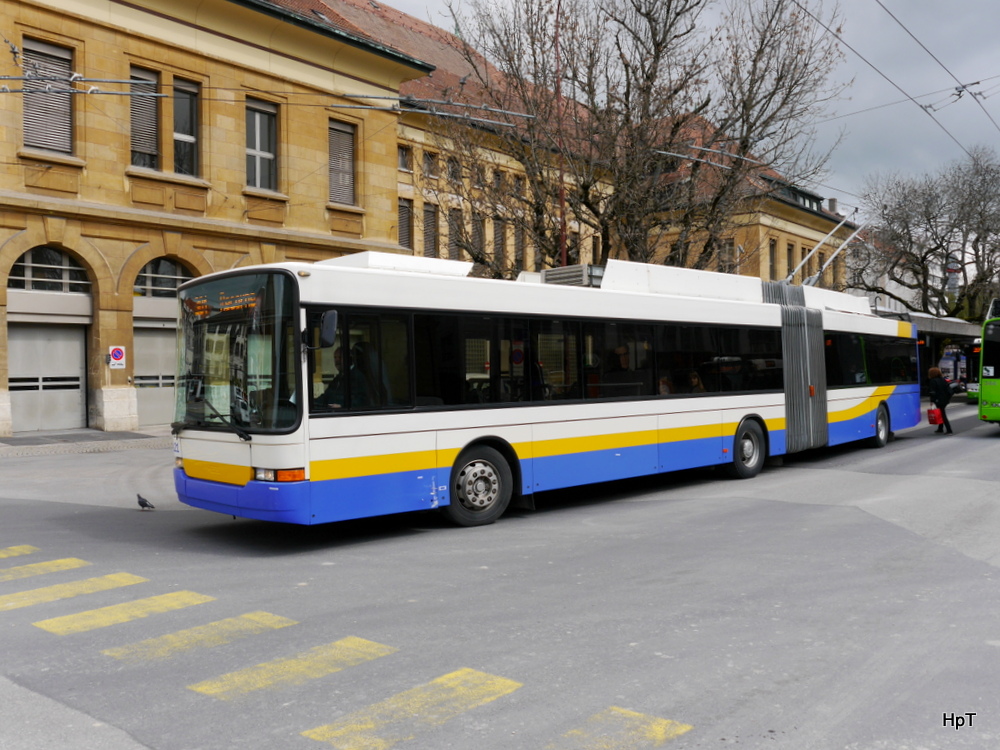 transN / La Chaux de Fonds - Solaris Trolleybus Nr.121 unterwegs vor dem Bahnhof in La Chaux de Fonds am 16.05.2014