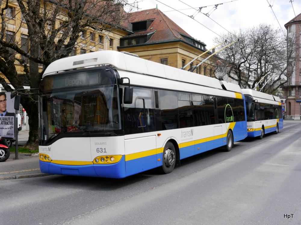 transN / La Chaux de Fonds - Auf Extrafahrt für eine Gruppe Deutsche Trolleybusfreunde die Solaris Trolleybuse Nr.613 und Nr.633 vor dem Bahnhof in La Chaux de Fonds am 16.05.2014