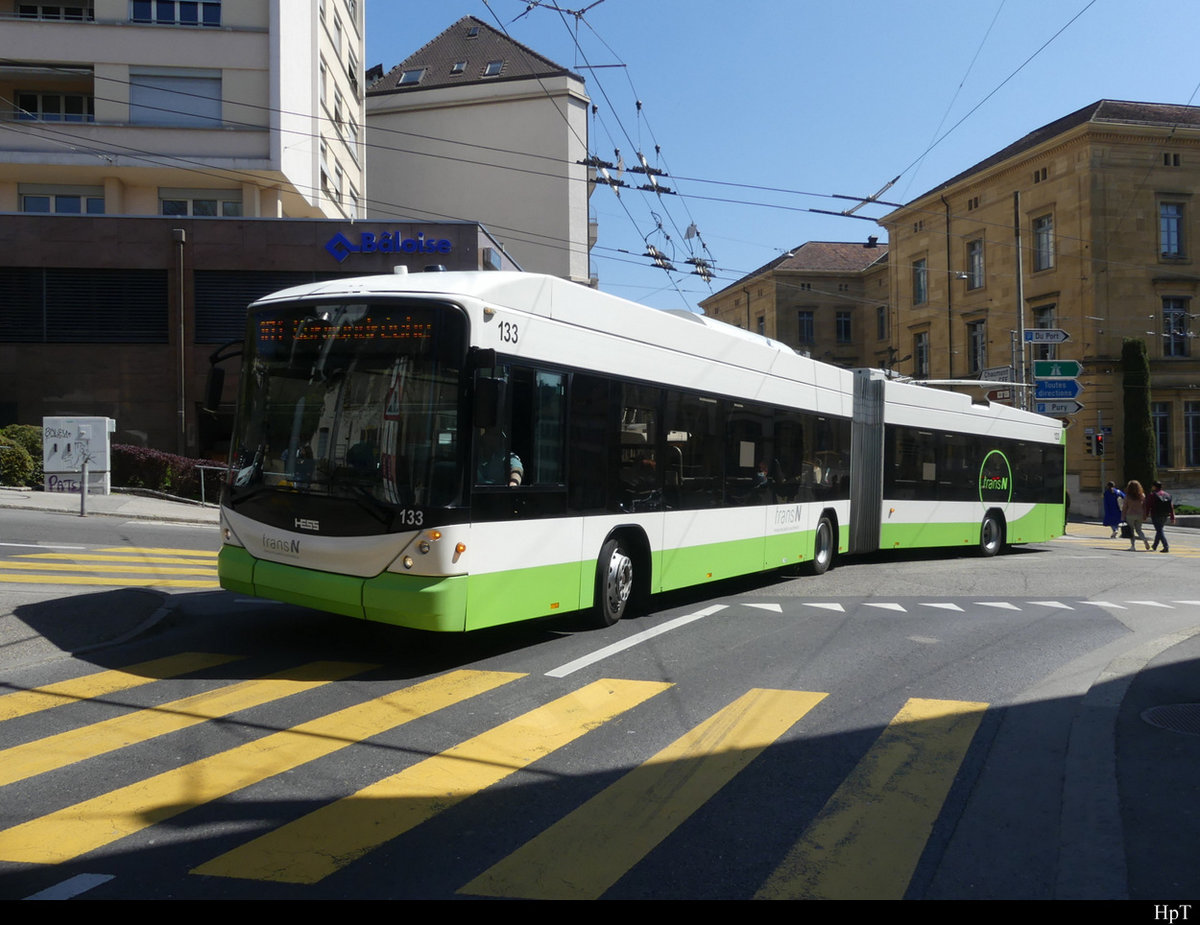 TransN - Hess Trolleybus Nr.133 unterwegs in der Stadt Neuchâtel am 24.04.2021